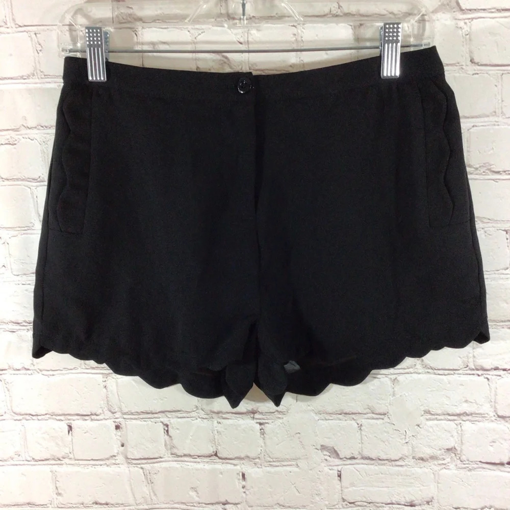 Sans Souci Black Scalloped Edge Lined Shorts - Size Small